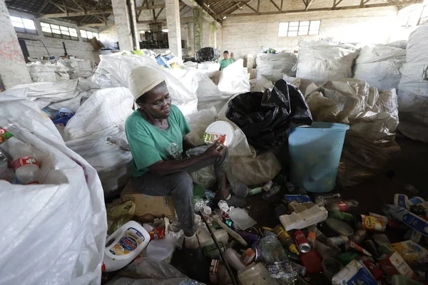 Feira Santana Bahia Bbrazil Květen 2019 Třídící Materiál Určený Recyklaci — Stock fotografie