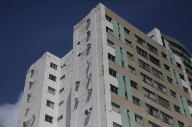 Salvador, Bahia, Brezilya - 28 Aralık 2021: Salvador 'da bir apartmanın duvarında çatlak görülüyor.
