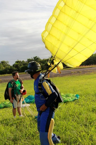 Salvador Bahia Brazilië Augustus 2012 Parachutesprong Ilha Itaparica Regio Bahia — Stockfoto
