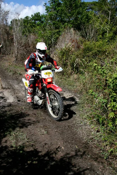 Salvador Bahia Brazilské Duben 2008 Motocyklista Účastní Pravidelného Vytrvalostního Závodu — Stock fotografie