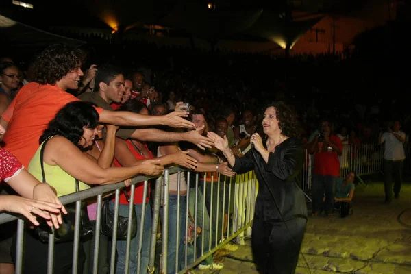 ブラジル バイーア州サラドール2006年10月31日 サルバドール市のカストロ アルヴェス劇場のコンチャ アキュスティカの舞台で歌手ガル コスタによるコンサート — ストック写真