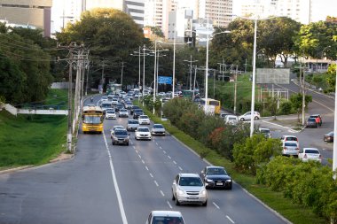 Salvador, Bahia, Brezilya - 13 Haziran 2018: Salvador 'da Avenida Antonio Carlos Magalhaes' in BRT sistemi için özel şerit inşaatından önceki görüntüsü.