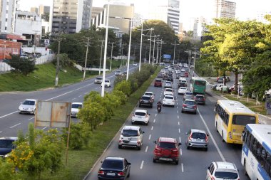 Salvador, Bahia, Brezilya - 13 Haziran 2018: Salvador 'da Avenida Antonio Carlos Magalhaes' in BRT sistemi için özel şerit inşaatından önceki görüntüsü.