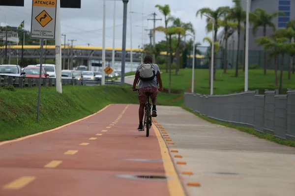 Сальвадор Баия Бразилия Апреля 2019 Года Человек Велосипеде Велосипедной Дорожке — стоковое фото