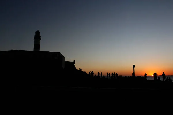 Salvador Bahia Brasilien September 2014 Menschen Bei Sonnenuntergang Neben Farol — Stockfoto