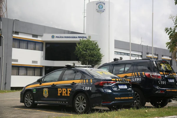 Salvador Bahia Brasilien Januar 2022 Beamte Der Bundesstraßenpolizei Neben Einem — Stockfoto