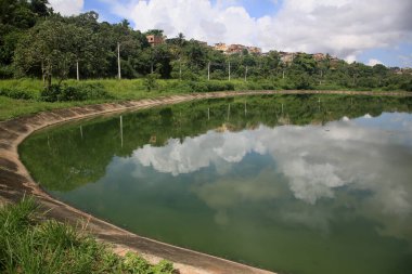 Salvador, Bahia, Brezilya - 27 Ocak: Salvador şehrinin Cajazeiras semtinde yerel atık su arıtma havuzu.