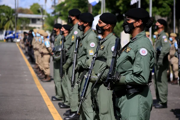 2022年2月17日 在萨尔瓦多Vila Militar举行的阅兵式上看到巴伊亚州武装警察成员 — 图库照片