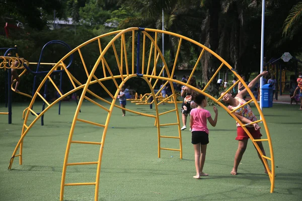 Salvador Bahia Brazilské Února 2022 Děti Hrají Bílém Hřišti Parque — Stock fotografie