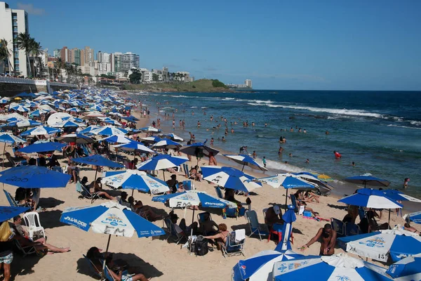 Salvador Bahia Brahbad Февраля 2022 Года Люди Пляже Порто Барра — стоковое фото