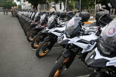 Salvador, Bahia, Brezilya - 17 Şubat 2022: Salvador 'da Bahia Askeri Polisi tarafından kullanılan BMW' nin motosikleti.