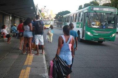 Salvador, Bahia, Brezilya - 27 Ocak 2022: Salvador 'daki Lapa istasyonunda bekleyenler