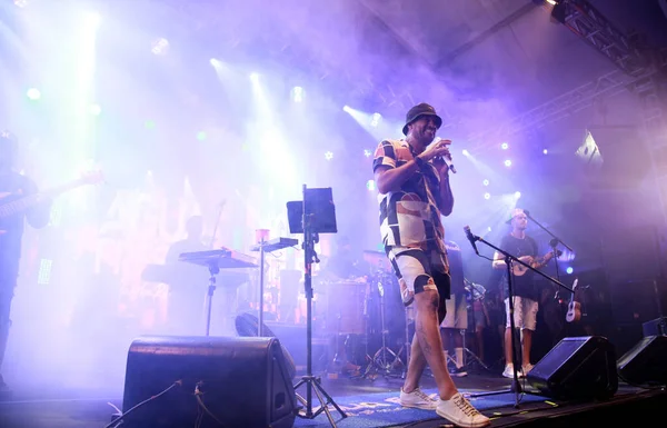 ブラジル バイーア州カマカリ2022年2月24日 グアラジュバのカーニバル パーティーでの演奏中のアグア フレスカ バンド — ストック写真