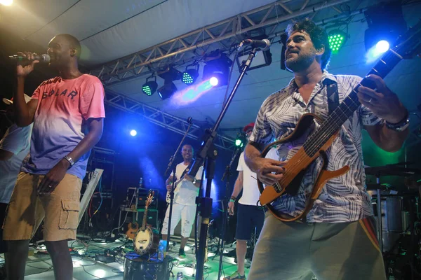 ブラジル バヒア州サラドール2022年2月27日 サルバドール市のカーニバル パーティーでバティファン バンドが演奏 — ストック写真
