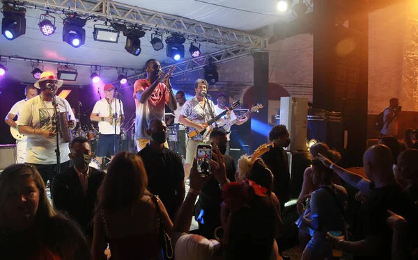 ブラジル バヒア州サラドール2022年2月27日 サルバドール市のカーニバル パーティーでバティファン バンドが演奏 — ストック写真