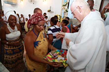 Salvador, Bahia, Brezilya - 25 Ocak 2015: Sao Lazaro taraftarları, Salvador 'un Federacao semtindeki kilisedeki azizin onuruna düzenlenen kutlamalara katıldılar..