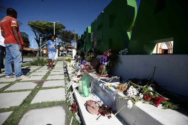 Salvador Bahia Brasil Agosto 2017 Pessoas Observam Memorial Vítimas Naufrágio — Fotografia de Stock