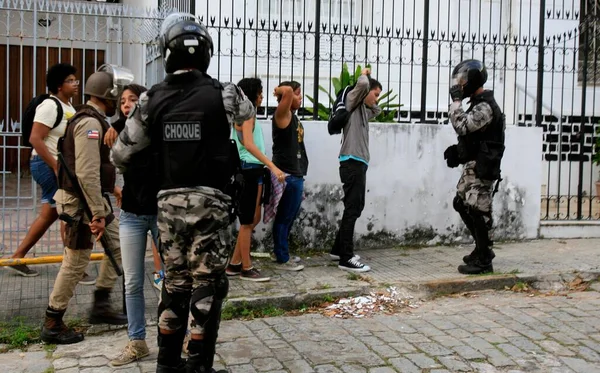 Salvador Bahia Brasil Junio 2014 Policía Detiene Grupo Manifestantes Contra —  Fotos de Stock