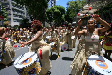 Salvador, Bahia, Brezilya - 3 Mart 2014: Salvador şehrindeki karnaval sırasında Dida grubu üyeleri görüldü.