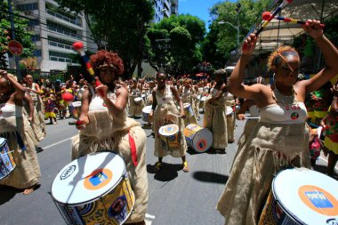 Salvador, Bahia, Brezilya - 3 Mart 2014: Salvador şehrindeki karnaval sırasında Dida grubu üyeleri görüldü.