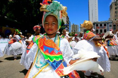 Salvador, Bahia, Brezilya - 3 Mart 2014: Salvador şehrindeki karnaval sırasında Dida grubu üyeleri görüldü.