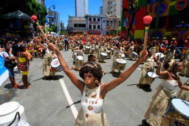 Salvador, Bahia, Brezilya - 3 Mart 2014: Salvador şehrindeki karnaval sırasında Dida grubu üyeleri görüldü.