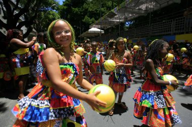 Salvador, Bahia, Brezilya - 3 Mart 2014: Salvador şehrindeki karnaval sırasında Dida grubu üyeleri görüldü.