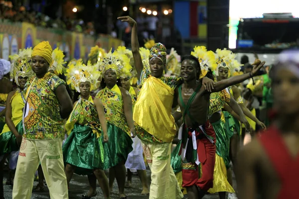 2014年3月3日ブラジル バヒアのサルヴァドール サルヴァドール市で行われたカーニバル パーティーでムゼンザ カーニバル グループのメンバーが見られる — ストック写真