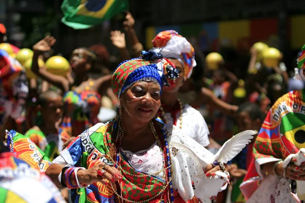 2014年3月3日 ブラジル バヒアのサルヴァドールで行われたカーニバルでのパレードでDidaのメンバーが目撃された — ストック写真