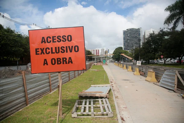 ブラジルのバヒア州サラドール 2022年1月28日 サルバドール市のイタイガラ地区におけるBrtシステム導入作業の様子 — ストック写真