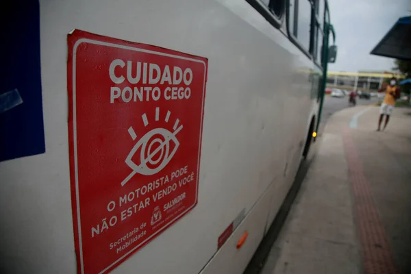 ブラジル バヒア州サラドール2022年2月3日 サルバド市内の公共交通機関バスに関するブラインドブリッジ情報 — ストック写真