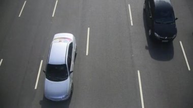 Salvador, Bahia, Brezilya - 7 Mart 2022: Salvador 'da bir caddede araç trafiği.