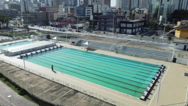 2022年3月7日ブラジル バイーア州サルバドル サルバドール市ピトゥバ近郊の水泳場のプールの眺め — ストック動画