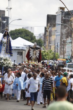 Salvador, Bahia, Brezilya - 1 Ocak 2016: Salvador 'daki Baia de Todos os Santos denizcilik geçit törenine katılan denizcilerin iyi kalpli İsa' nın görüntüsü.