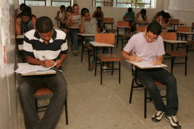Eunapolis, Bahia, Brezilya - 6 Kasım 2010: Eunapolis şehrindeki bir okulda Enem testi yaptıran kişi.