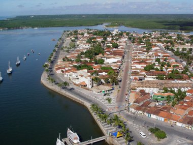Salvador, Bahia, Brezilya - 19 Mayıs 2007: Bahia 'nın güneyindeki Porto Seguro şehrindeki Buranhaem Nehri' nin ağzının havadan görünüşü.