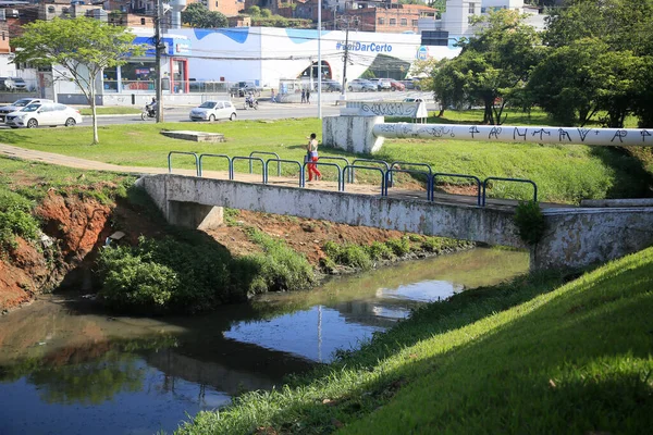 ブラジルのバヒア州サラドール2022年2月15日 サルバドール市ルカイア地域の下水水路が露出 — ストック写真