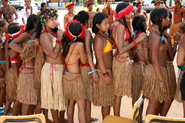 2008年4月15日ブラジル バイーア州サンタ クルス カブラリア2008年4月15日 エティニア パタクソのインディアンがバイーア州南部のコロア ヴェルメラ村で見られる — ストック写真