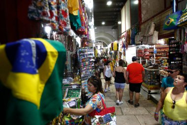Salvador, Bahia, Brezilya - 20 Eylül 2016: Salvador 'daki Mercado Modelo' daki hediyelik eşya dükkanları.