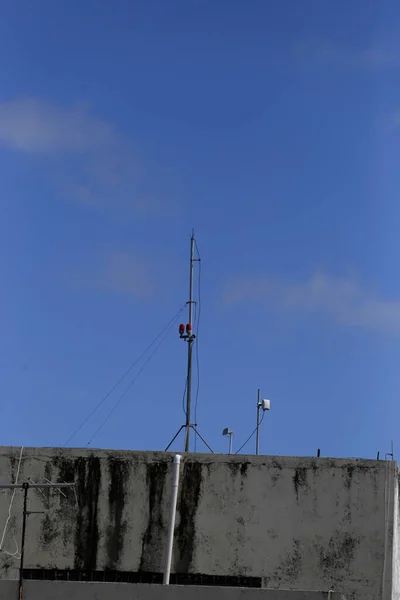 ブラジルのバヒア州サラドール 2019年5月22日 サルバドール市内の建物のテラスに避雷針システムが見られます — ストック写真