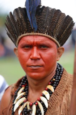 Salvador, Bahia, Brezilya - 29 Mayıs 2017: Bahia 'nın çeşitli yerli kabilelerinden Hintliler Salvador' daki Yönetim Merkezi 'nde, Yasama Meclisi' nde kamp kurdular..