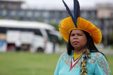 Salvador, Bahia, Brezilya - 29 Mayıs 2017: Bahia 'nın çeşitli yerli kabilelerinden Hintliler Salvador' daki Yönetim Merkezi 'nde, Yasama Meclisi' nde kamp kurdular..