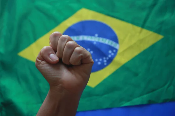 Salvador Bahia Brasile Aprile 2022 Mano Accanto Una Nandeira Brasiliana — Foto Stock
