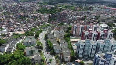 Salvador, Bahia, Brezilya - 31 Mart 2022: Salvador şehrindeki Cabula mahallesindeki konutların havadan görünüşü.