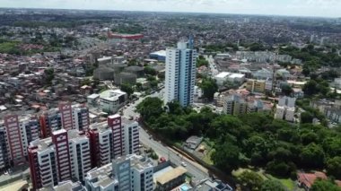 Salvador, Bahia, Brezilya - 31 Mart 2022: Salvador şehrindeki Cabula mahallesindeki konutların havadan görünüşü.