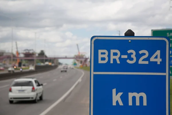 2022年4月11日 萨尔瓦多市Br 324号公路的交通标志 — 图库照片