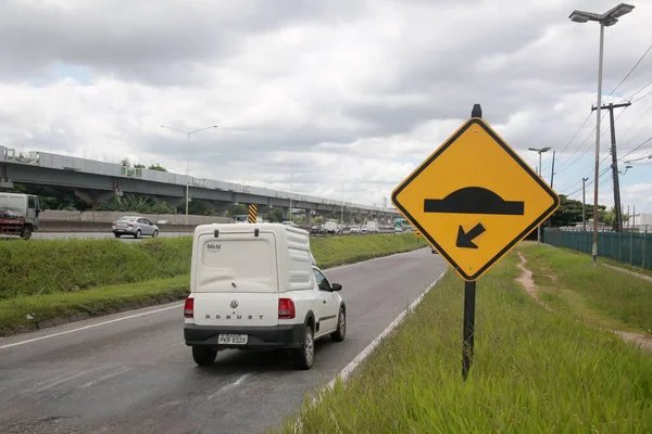 Salvador Bahia Brasil Abril 2022 Sinal Trânsito Indica Queda Velocidade — Fotografia de Stock