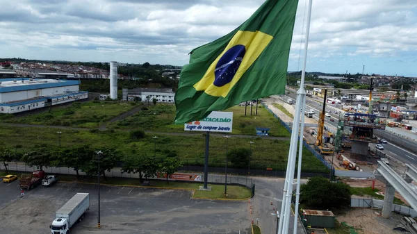 Salvador Bahia Brasil Abril 2022 Bandeira Brasileira Mastro Bandeira Supermercado — Fotografia de Stock