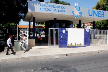 Salvador, Bahia, Brezilya - 4 Ocak 2013: Bahia Devlet Üniversitesi Kampüsü Cephesi - Uneb - Salvador kentindeki Cabula Mahallesi.
