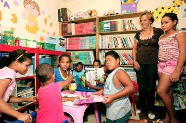 Eunapolis, Bahia, Brezilya - Mart 16, 2010: Bahia 'nın güneyindeki Eunapolis belediyesinde bir halk kreşi öğrencileri.